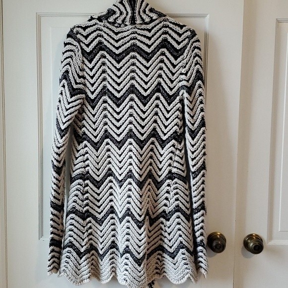INC LONG LINE BELTED CARDIGAN SWEATER BLACK CREAMY WHITE ZIG ZAG SIZE SMALL - Picture 6 of 10